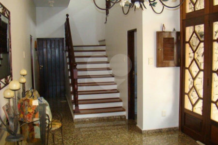Sobrado à venda com 4 quartos, sendo 2 suítes,  em Alto da Boa Vista, São Paulo, SP