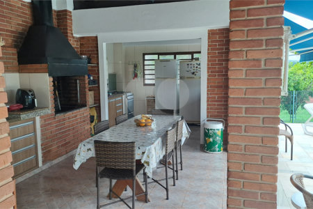 Casa à venda com 3 quartos, sendo 1 suíte, no condomínio Residencial Vale das Laranjeiras, Indaiatuba - SP