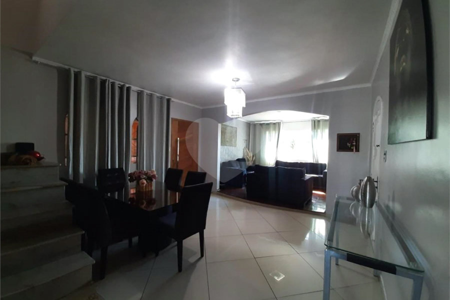 Sobrado à venda com 4 quartos, sendo 2 suítes, em Tremembé, São Paulo, SP
