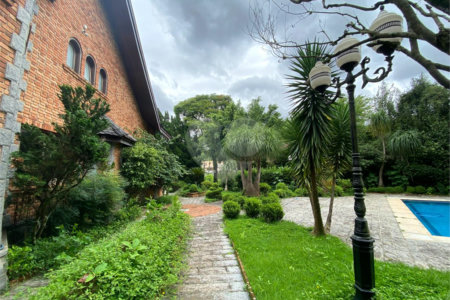 Casa à venda ou para alugar com 5 quartos, sendo 3 suítes,  em Fazenda Morumbi, São Paulo, SP