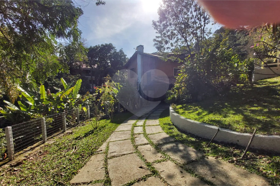 Sobrado à venda com 3 quartos, sendo 2 suítes, em Serra da Cantareira, Mairiporã, SP