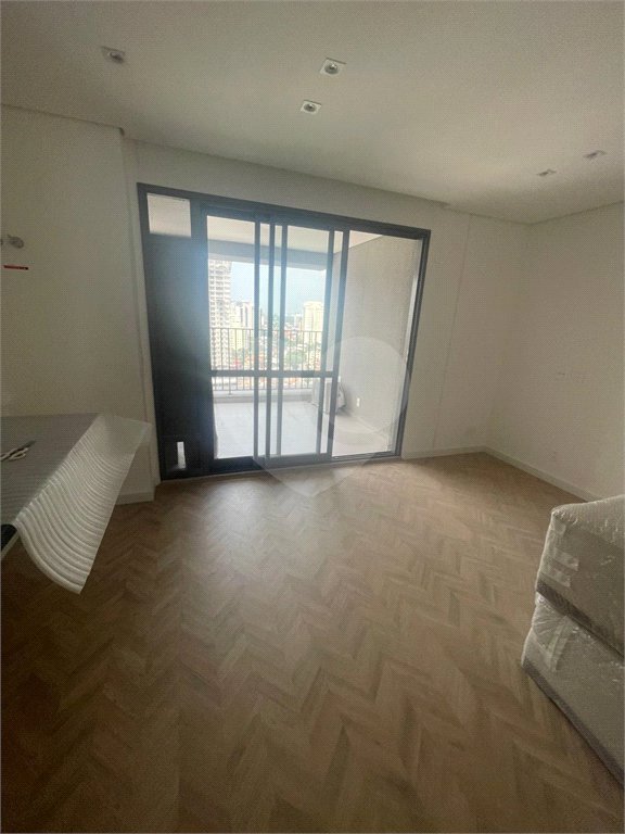 Apartamento à venda ou para alugar com 2 suítes em Jardim das Acácias, São Paulo, SP
