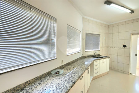 Casa à venda com 3 quartos, sendo 1 suíte, no condomínio Bouganville, Araraquara - SP