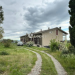 Casa multifamiliar à venda em Verona, Itália – 3 unidades e 12.000 m²