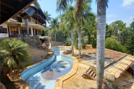 Casa à venda com 14 quartos, sendo 10 suítes, no condomínio Rua do Observatorio 2270, Vinhedo - SP