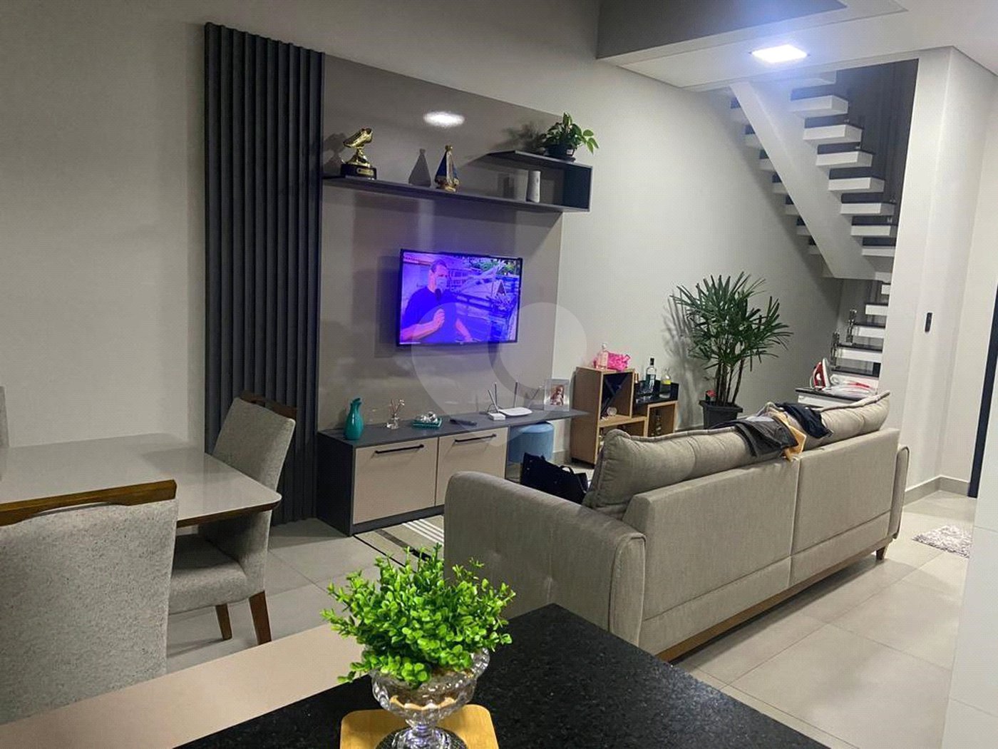 Casa à venda com 3 quartos, sendo 1 suíte, no condomínio Horto Florestal Villagio, Sorocaba - SP