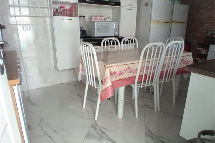 Casa Térrea à venda com 3 suítes em Loty, Itanhaém, SP