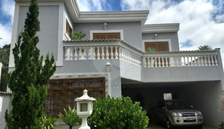 Casa à venda com 4 quartos, sendo 2 suítes,  em Vila Petrópolis, Atibaia, SP