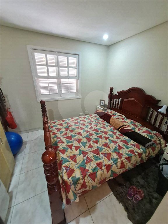 Casa à venda com 3 quartos, sendo 1 suíte, no condomínio Moradas do Ipê, São Paulo - SP