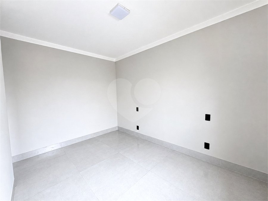 Casa à venda com 2 quartos, sendo 1 suíte, no condomínio Tivolli, Itapetininga - SP