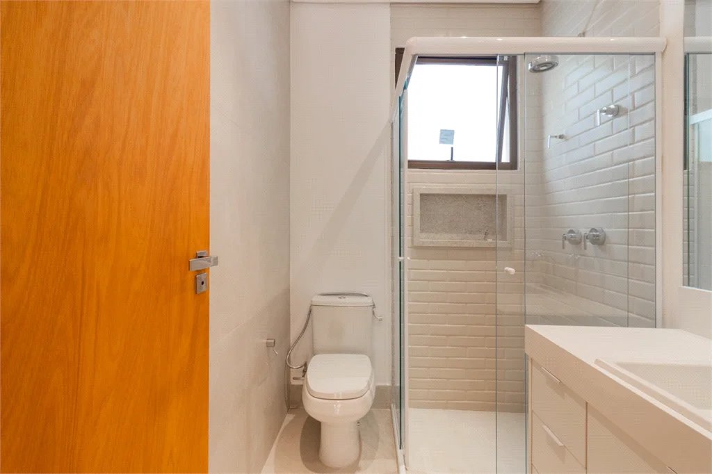 Casa à venda com 4 quartos, sendo 1 suíte,  em Jardim Guedala, São Paulo, SP
