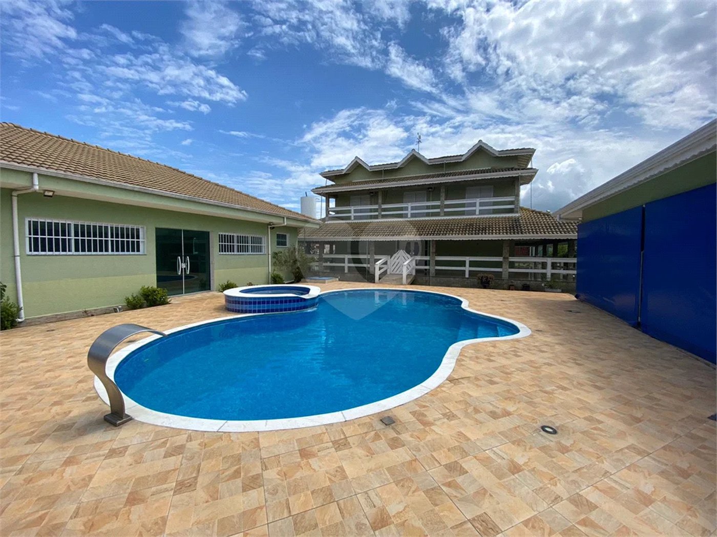 Casa à venda com 6 quartos, sendo 1 suíte, no condomínio Horizonte Azul I, Itupeva - SP