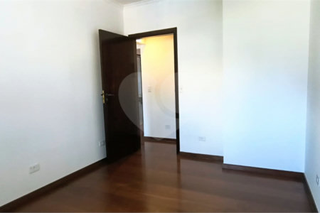 Sobrado à venda com 3 quartos, sendo 2 suítes, em Jardim Ivana, São Paulo, SP