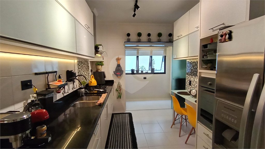 Apartamento à venda com 2 quartos, sendo 1 suíte, em Pitangueiras, Guarujá, SP