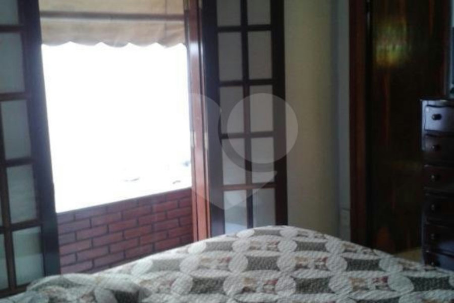 Casa Térrea à venda com 5 quartos, sendo 2 suítes,  em Horto Florestal, São Paulo, SP