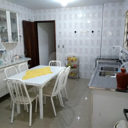 Sobrado à venda com 4 quartos, sendo 2 suítes, em Bosque da Saúde, São Paulo, SP