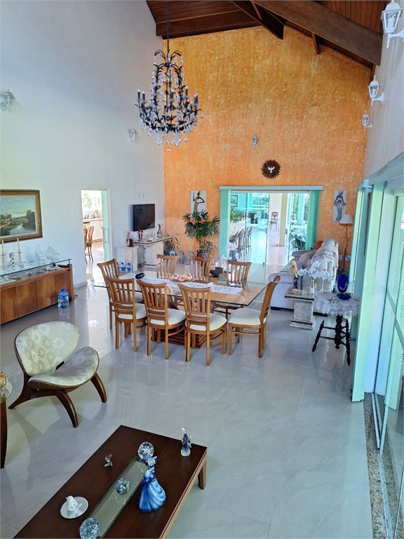 Casa à venda com 4 suítes no condomínio Bougainville, Peruíbe - SP