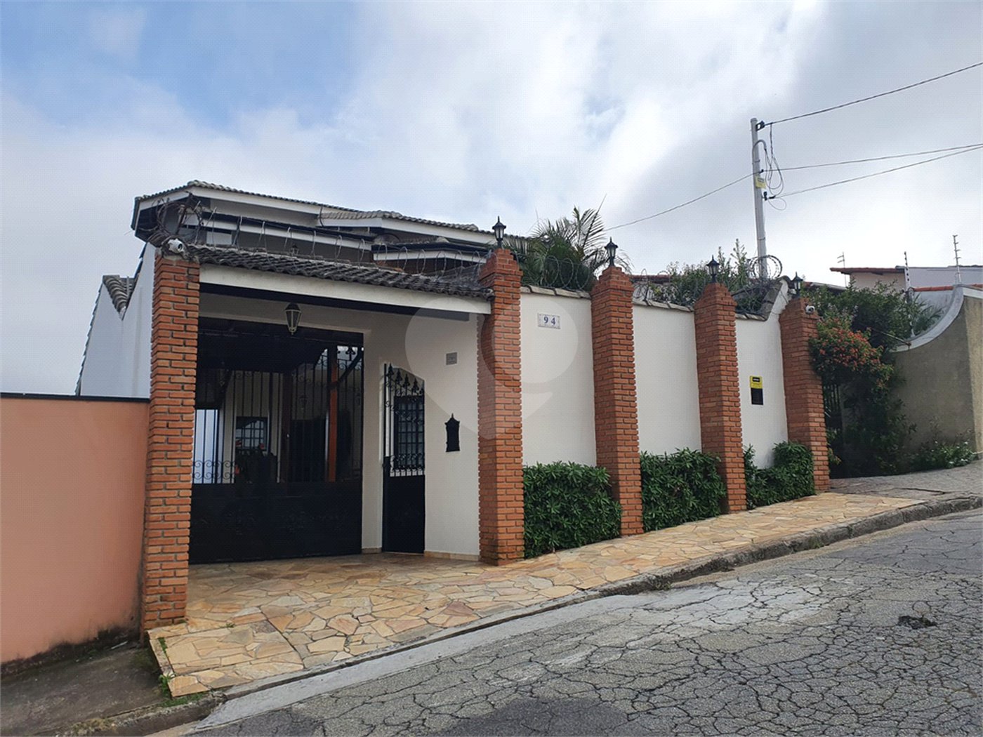 Casa à venda com 4 quartos, sendo 2 suítes,  em Mogi Moderno, Mogi das Cruzes, SP