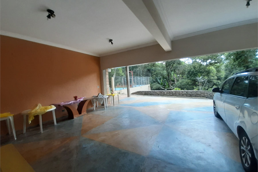 Casa à venda com 4 quartos, sendo 2 suítes, no condomínio Champs Elysees Village, Mairiporã - SP