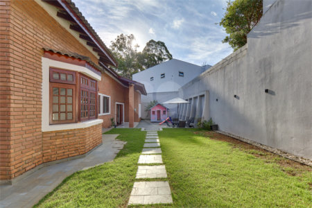 Casa Térrea à venda com 3 quartos, sendo 1 suíte, em Interlagos, São Paulo, SP