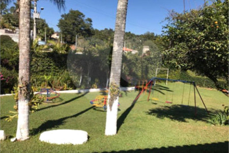 Chácara à venda com 4 quartos, sendo 1 suíte,  em Parque dos Jacarandás, Arujá, SP