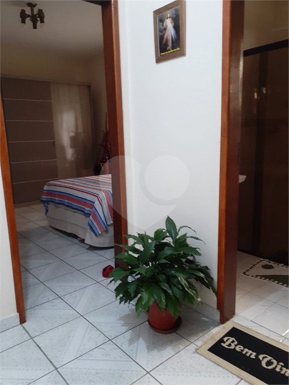 Sobrado à venda com 4 quartos em Vila Correa, Ferraz de Vasconcelos, SP