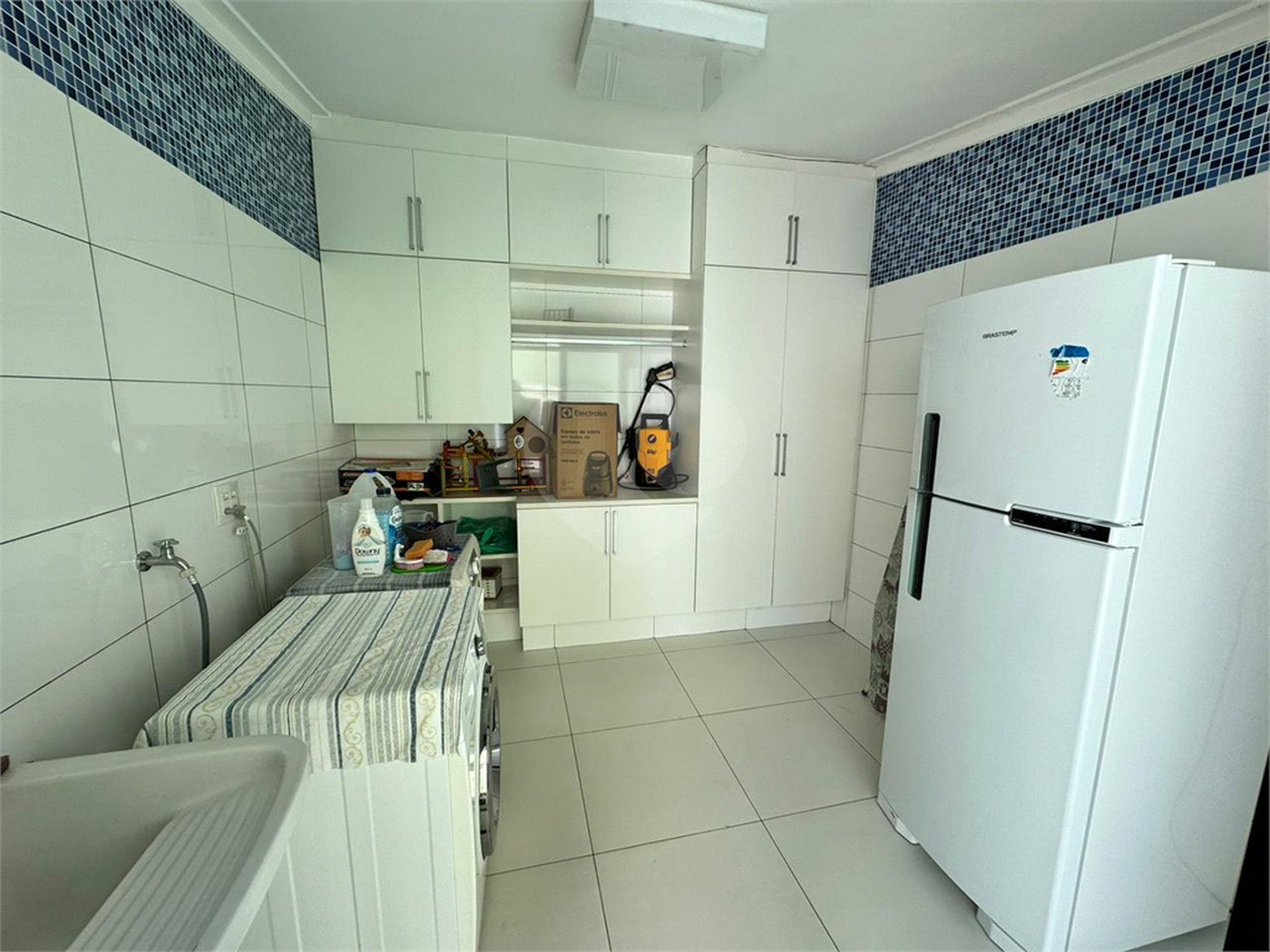 Casa à venda com 3 quartos, sendo 1 suíte, no condomínio Residencial Jardim das Flores 1510, Cotia - SP
