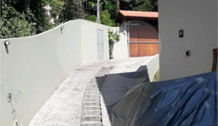 Casa à venda com 3 quartos, sendo 4 suítes,  no condomínio Alpes da Cantareira, Mairiporã - SP