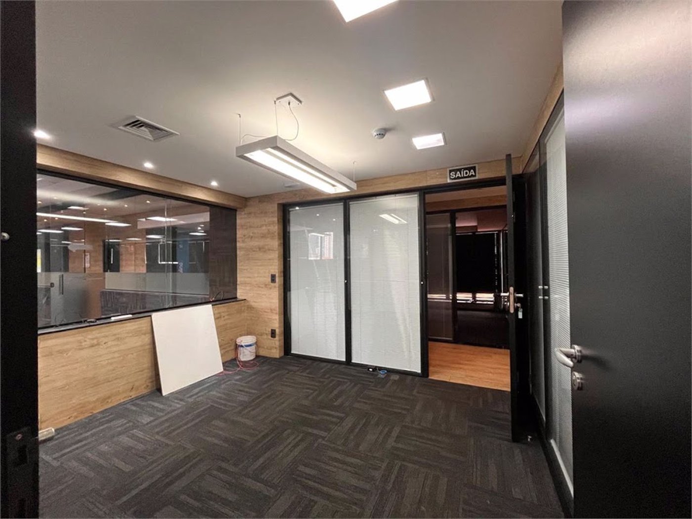 Prédio Corporativo em Santos | 4 Pavimentos | Galpão com Pé-Direito Duplo | Estrutura para +200 Pessoas | Compra Ou Locação