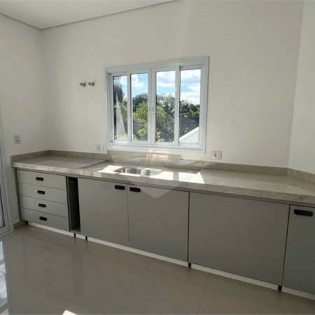 Sobrado à venda ou para alugar com 3 suítes em Vila Thais, Atibaia, SP
