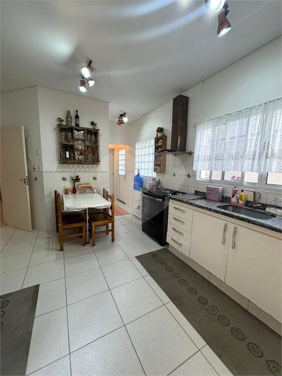 Casa à venda com 3 quartos, sendo 1 suíte, no condomínio Residencial Grape Village, Vinhedo - SP