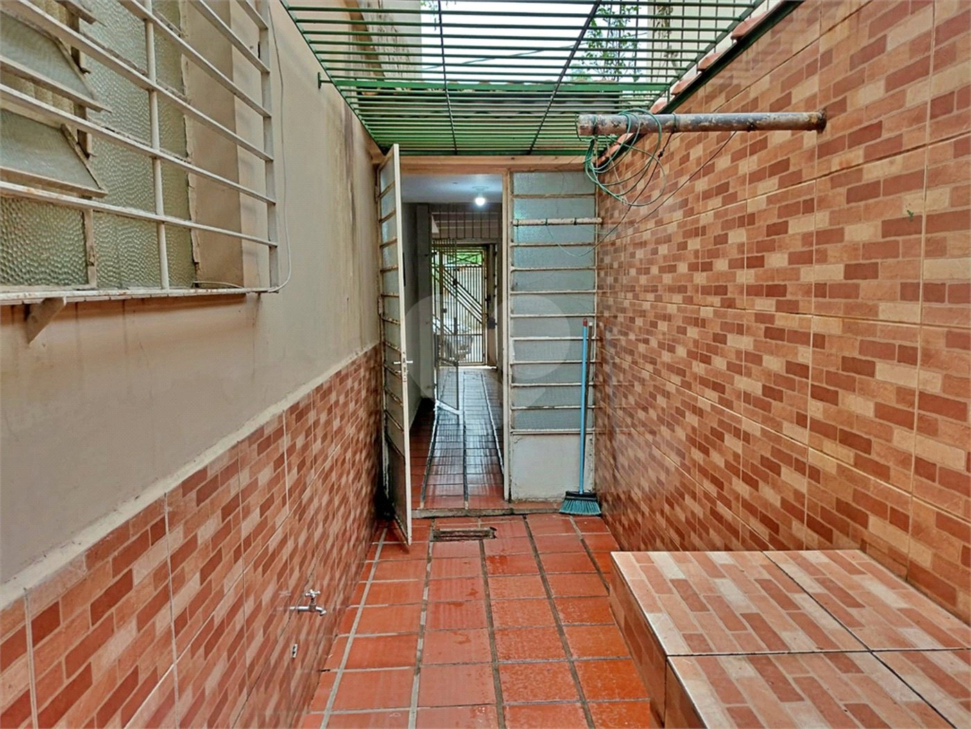 Sobrado à venda com 3 quartos, sendo 1 suíte,  em Parque Colonial, São Paulo, SP