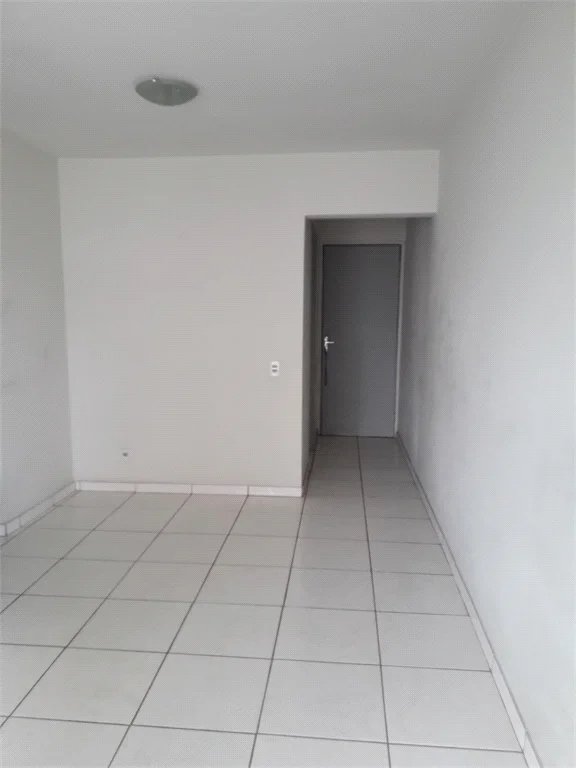 Apartamento à venda com 3 quartos em Vila Suzana, São Paulo, SP