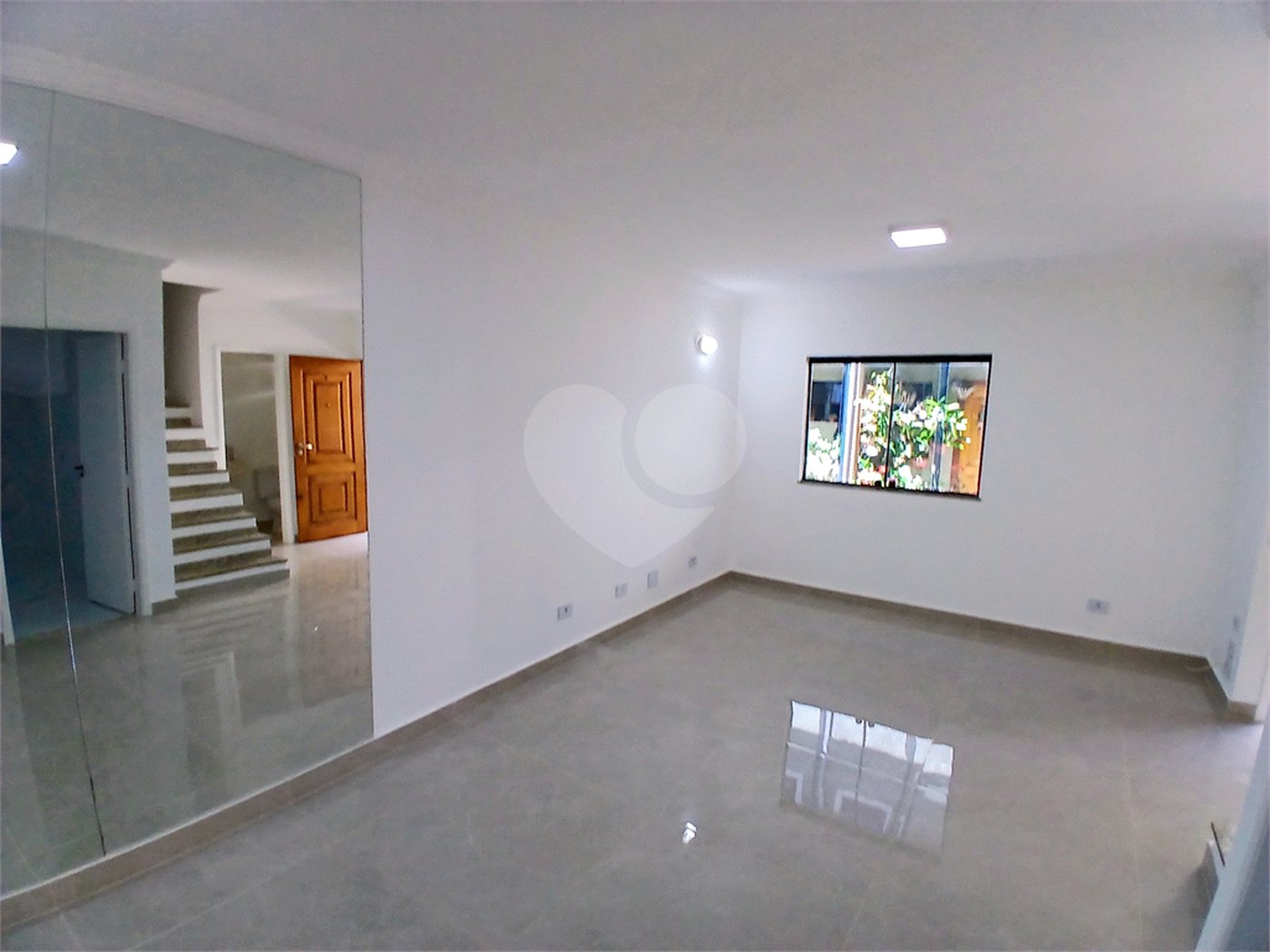 Casa à venda com 3 quartos, sendo 1 suíte,  no condomínio Res Saint Honoré, São Paulo - SP