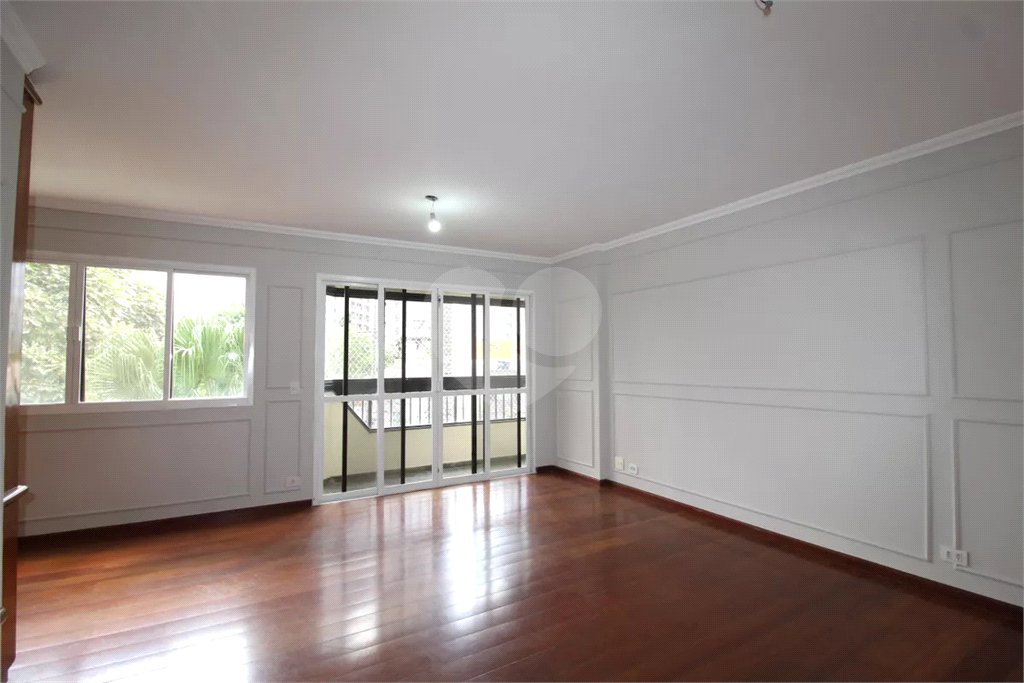 Apartamento à venda com 3 quartos, sendo 1 suíte,  em Vila Uberabinha, São Paulo, SP