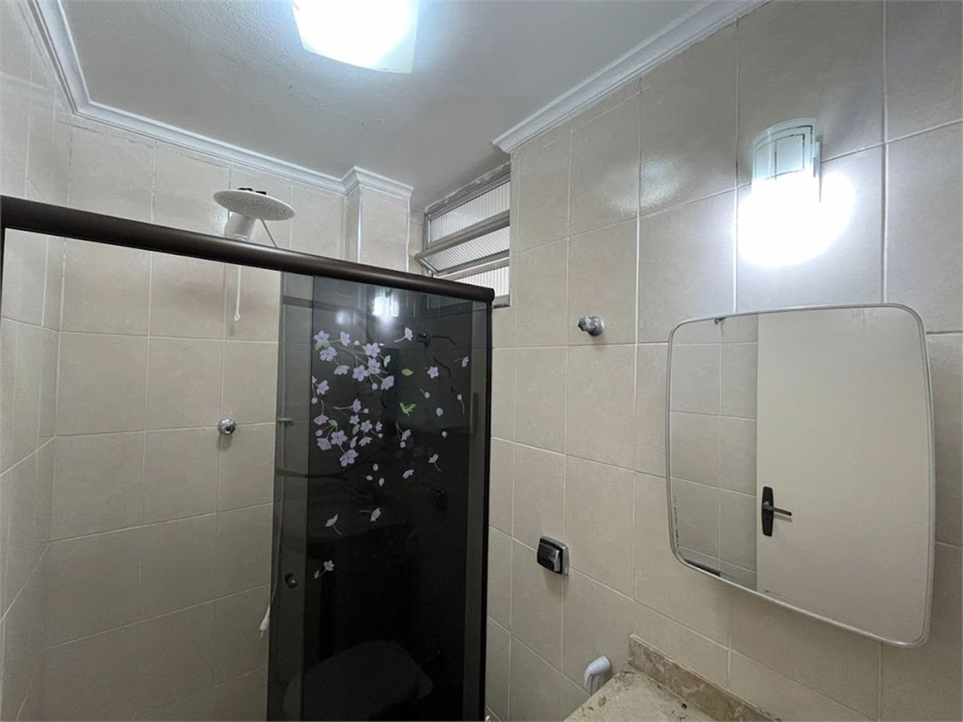 Apartamento de 1 Dormitório na Quadra da Praia das Pitangueiras – Localização Privilegiada!