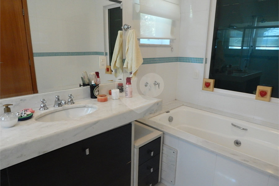 Casa à venda com 3 suítes no condomínio Quinta de Santo Antônio, São Paulo - SP
