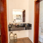 Casa à venda com 4 quartos, sendo 1 suíte, no condomínio Residencial Pinheiros do Lago, Alambari - SP