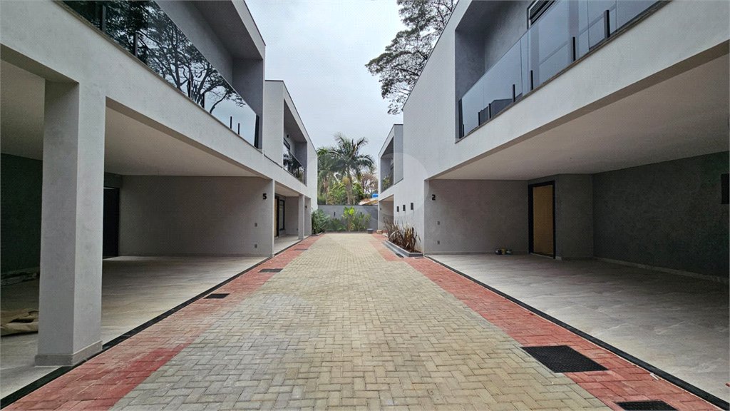 Casa à venda com 4 suítes no condomínio Villa Suiça, São Paulo - SP