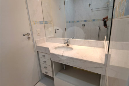 Apartamento à venda com 3 quartos, sendo 1 suíte, em Vila Uberabinha, São Paulo, SP