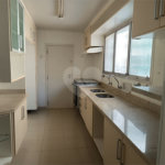 Apartamento à venda com 3 quartos, sendo 1 suíte, em Moema, São Paulo, SP