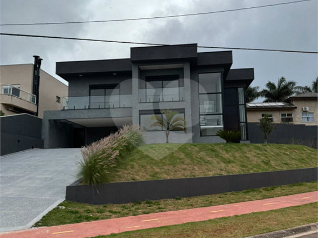 Casa à venda com 5 suítes no condomínio Residencial Santa Maria, Jandira - SP