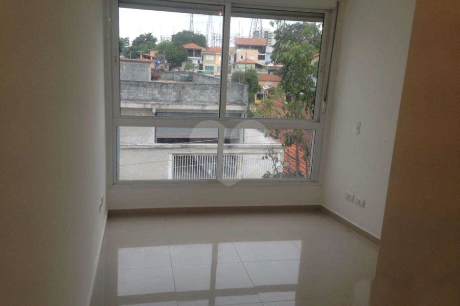 Casa à venda com 3 quartos, sendo 1 suíte,  no condomínio Residencial Vegas, São Paulo - SP