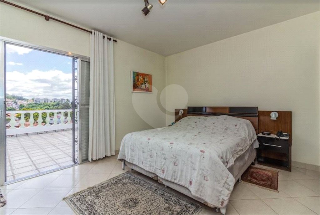 Casa à venda com 3 suítes em Horto, São Paulo, SP