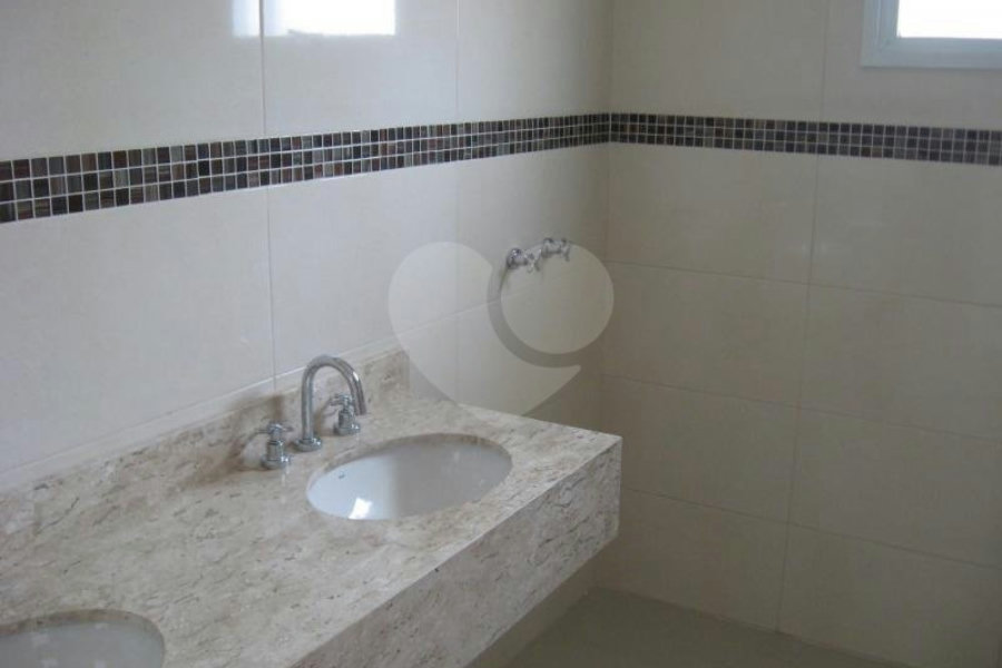 Sobrado à venda com 3 suítes em Vila Rosália, Guarulhos, SP