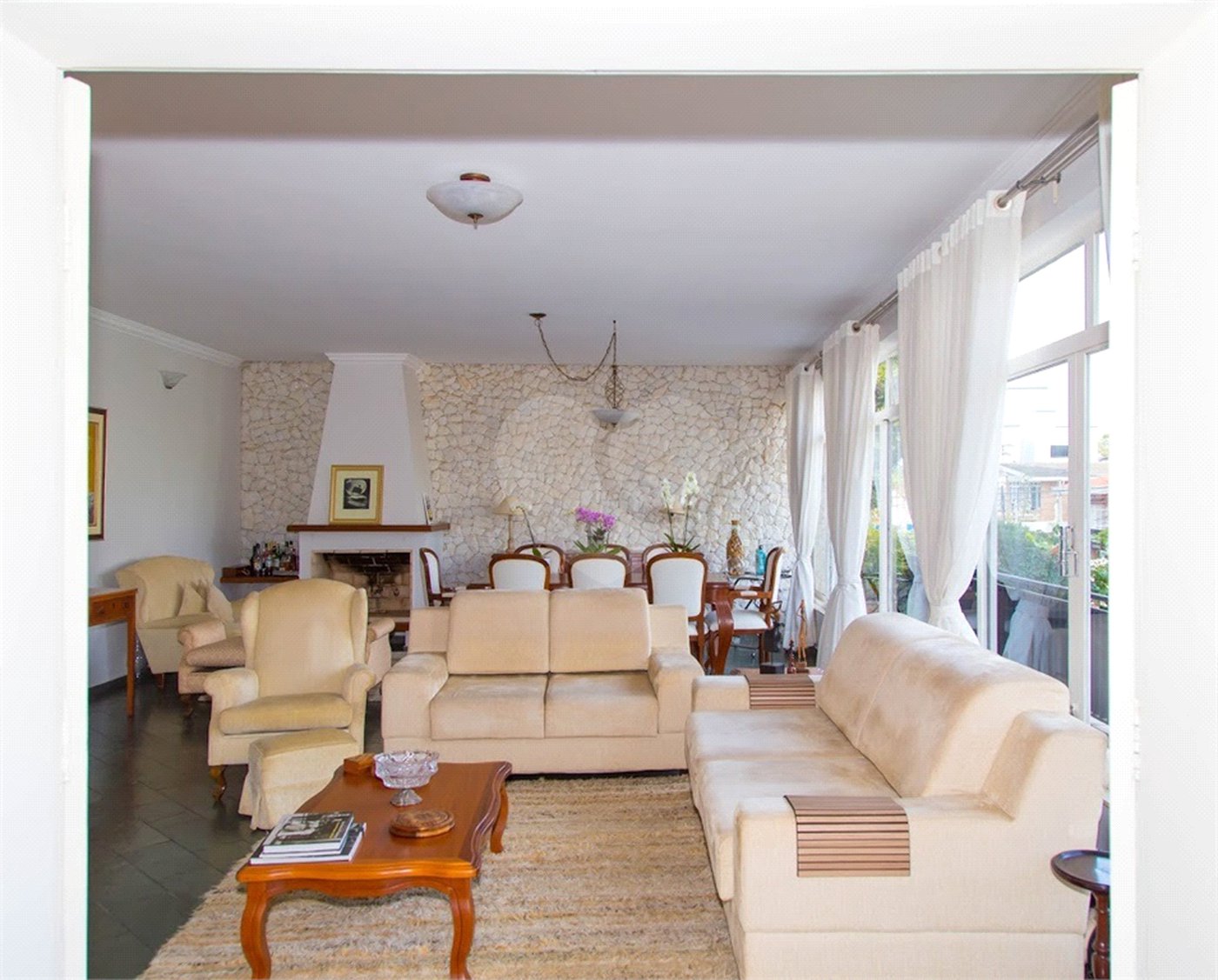 Casa à venda com 4 quartos, sendo 1 suíte, no Centro, Atibaia, SP