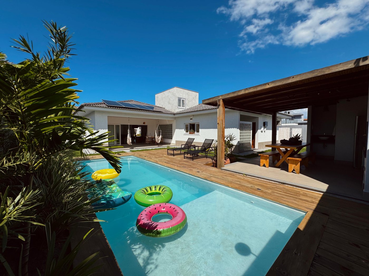 Casa para alugar com 2 suítes, no condomínio Outeiro São Francisco, Porto Seguro - BA