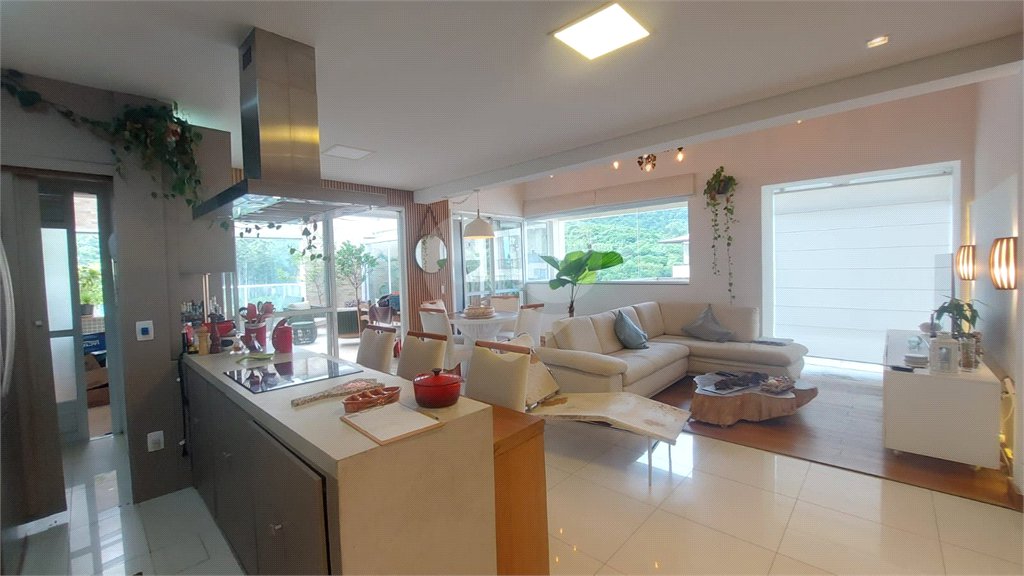 Apartamento à venda ou para alugar com 2 suítes em Itacorubi, Florianópolis, SC