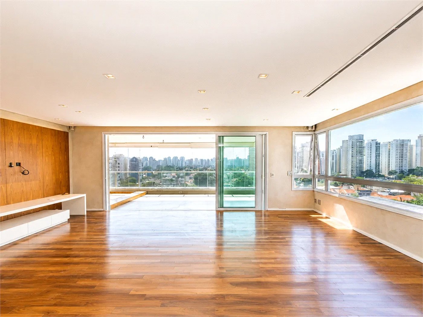 Apartamento à venda com 4 suítes em Cidade Monções, São Paulo, SP