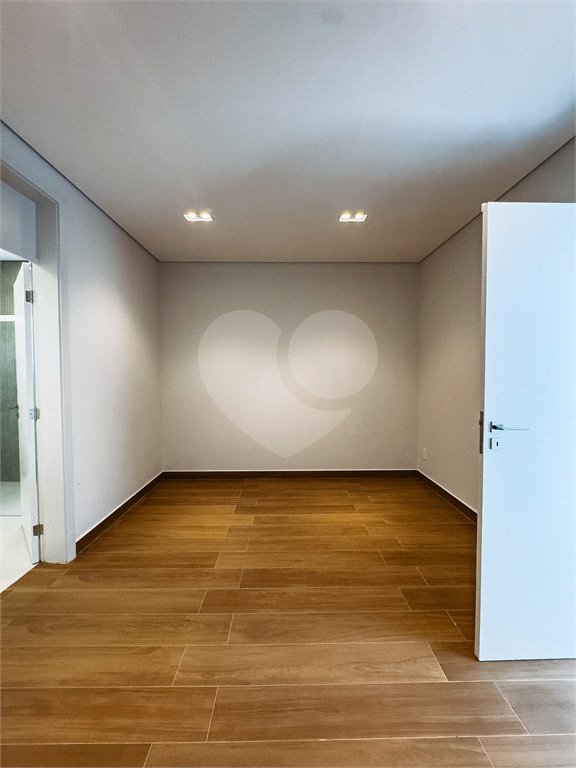 Casa à venda com 4 suítes no condomínio Villa dos Pinheiros, Indaiatuba - SP